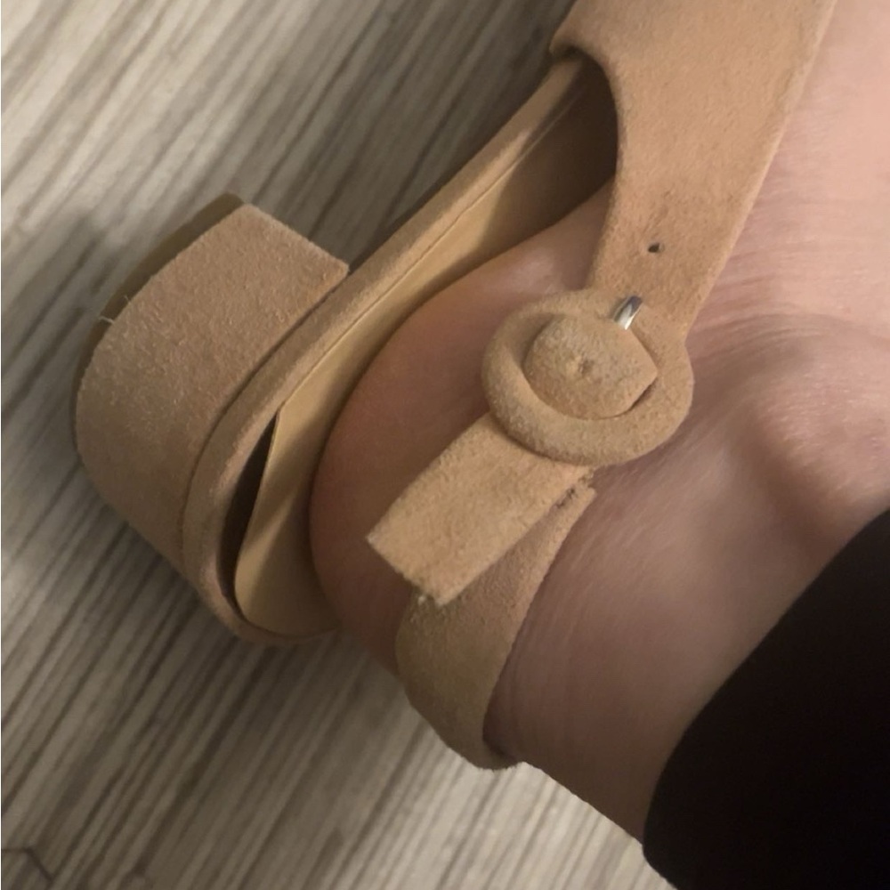 ๐ Franco Sarto Light Pink/Cream Short Heels ๐ - Picture 2 of 9